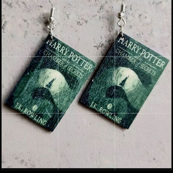 Librarian or Harry Potter 's fan Fun Book Earrings. New. - Picture 1 of 3